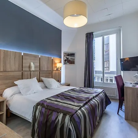 Hotell Jeanne D'arc 4*