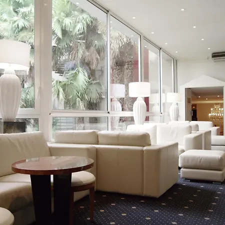 Jeanne D'arc Отель Лурд